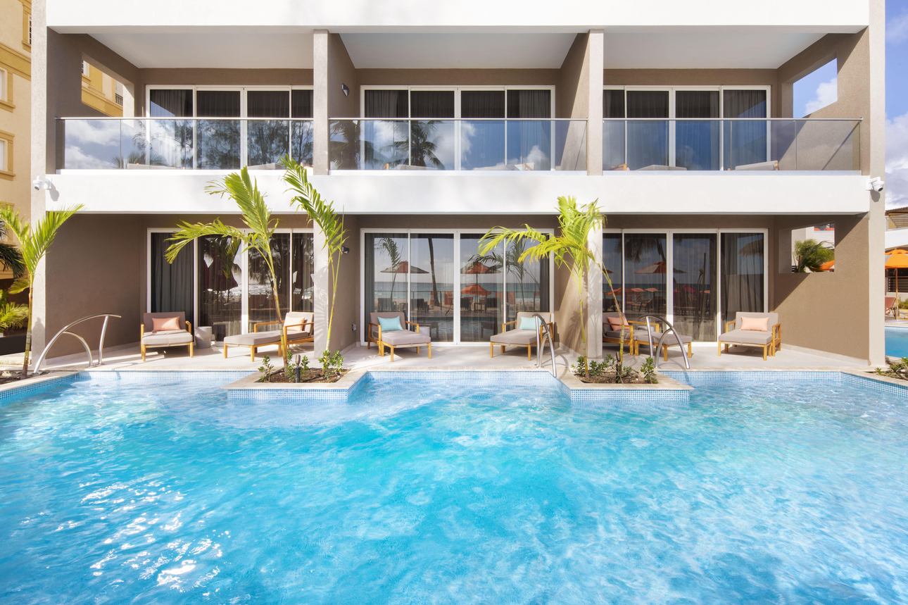 O2 Beach Club And Spa - Luxury Swim Up Junior Suite