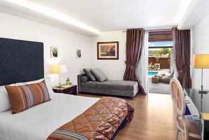 Junior Pool Suite