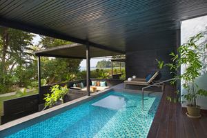 Executive Pool suite