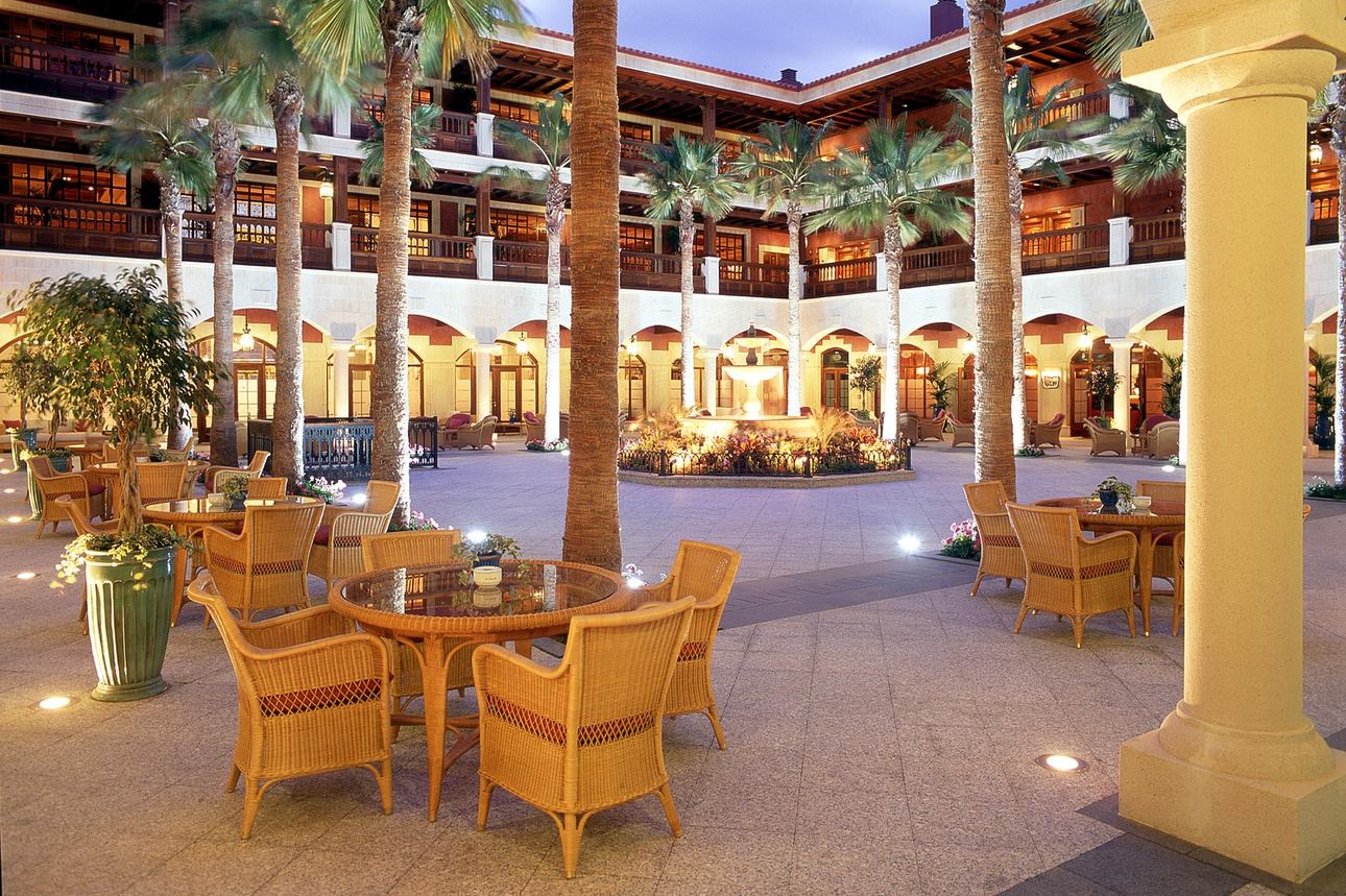 Restaurants/Cafes