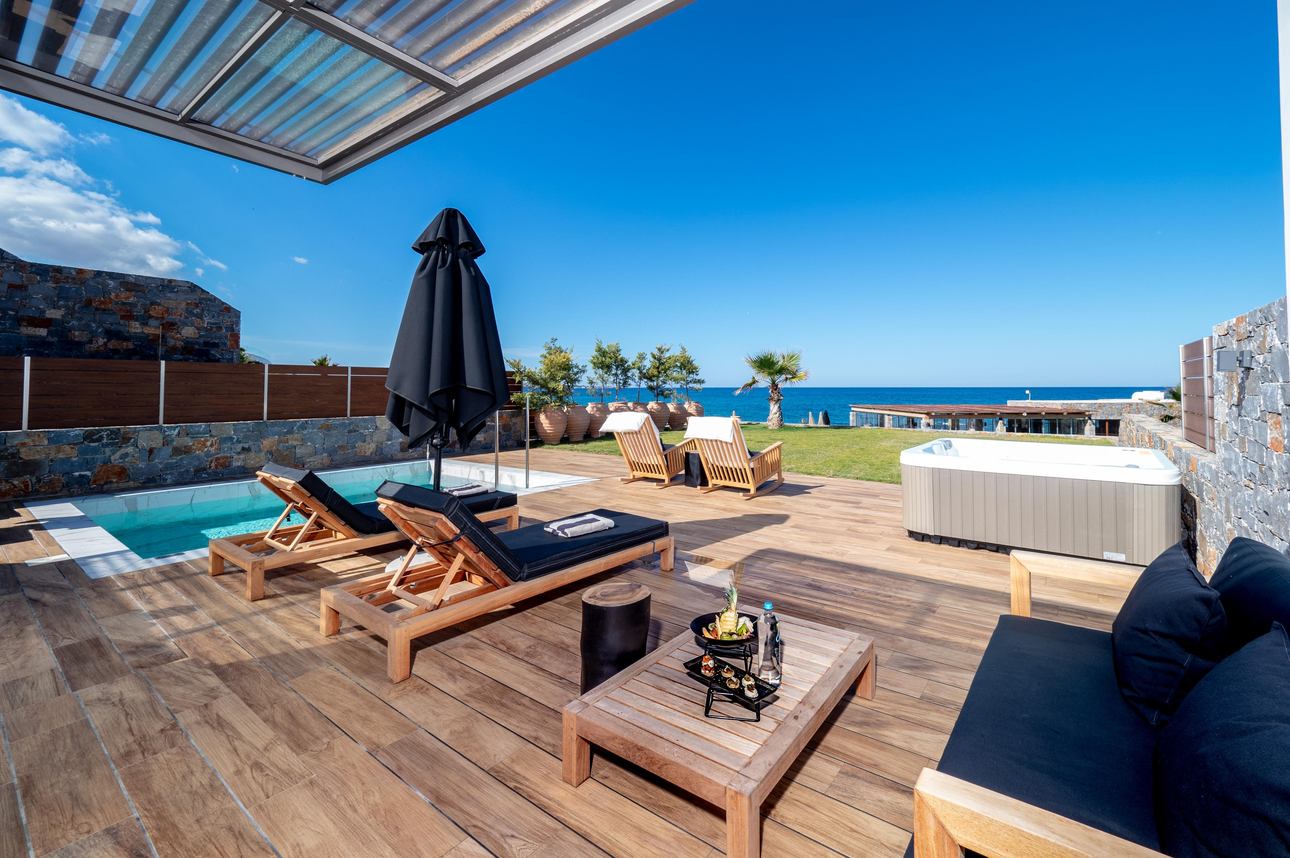 Island Honeymoon Suite Seafront met privézwembad en jacuzzi