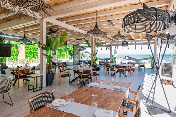 Blue Carpet Luxury Suites - Restaurants/Cafes