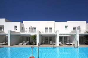 Patmos Aktis Suites & Spa - Deluxe Kamer Zwembadzicht Patmos Aktis Suites & Spa - Deluxe Kamer Zwembadzicht