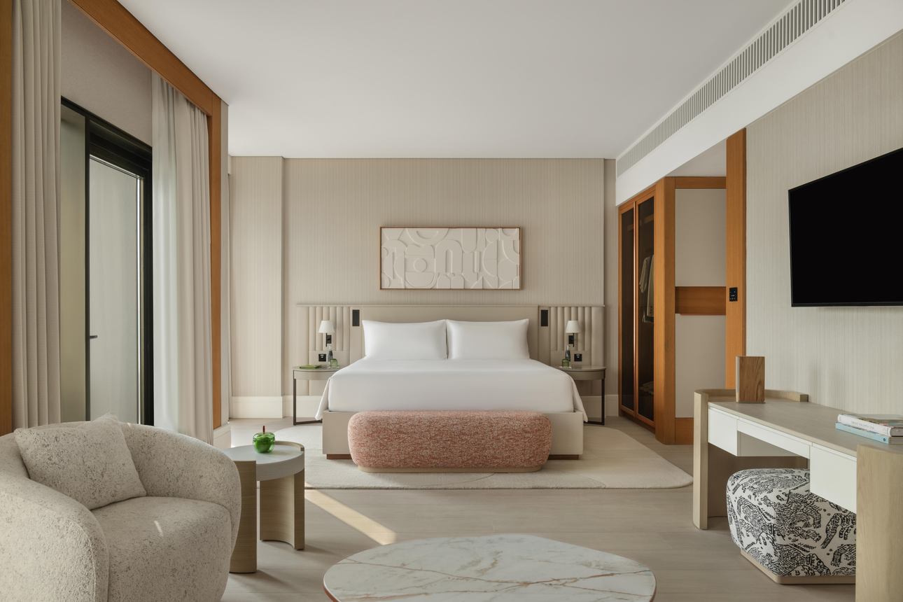 Delano Dubai - Waking Eclipse Suite with resort view