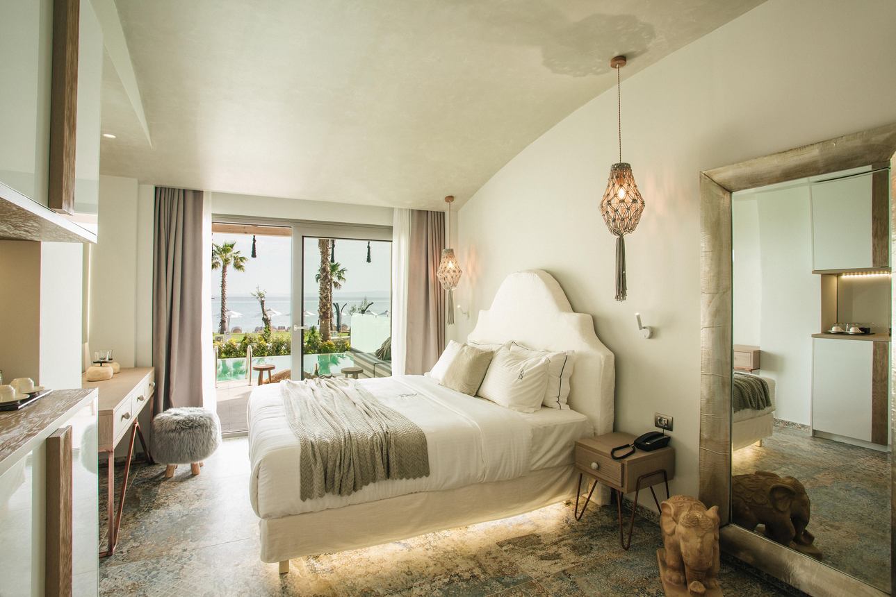 Blue Carpet Luxury Suites - Tweepersoons Suite privézwembad Zeezicht