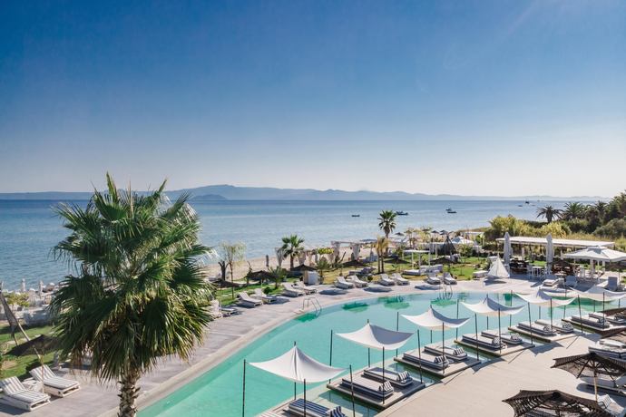 Blue Carpet Luxury Suites - Zwembad