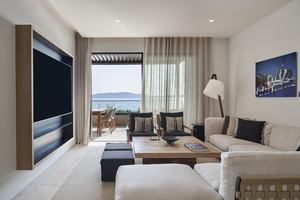 W Costa Navarino - WOW Bayfront Rooftop Infinity 1-bedroom suite