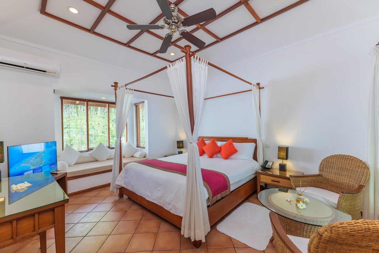 Kuramathi Maldives - Deluxe Beach Villa 