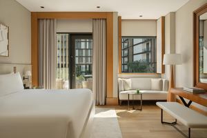 Delano Dubai - Rising Light Guestroom with resort view