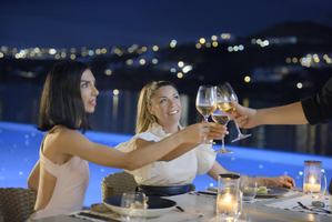 Aeonic Suites & Spa - Restaurants/Cafes