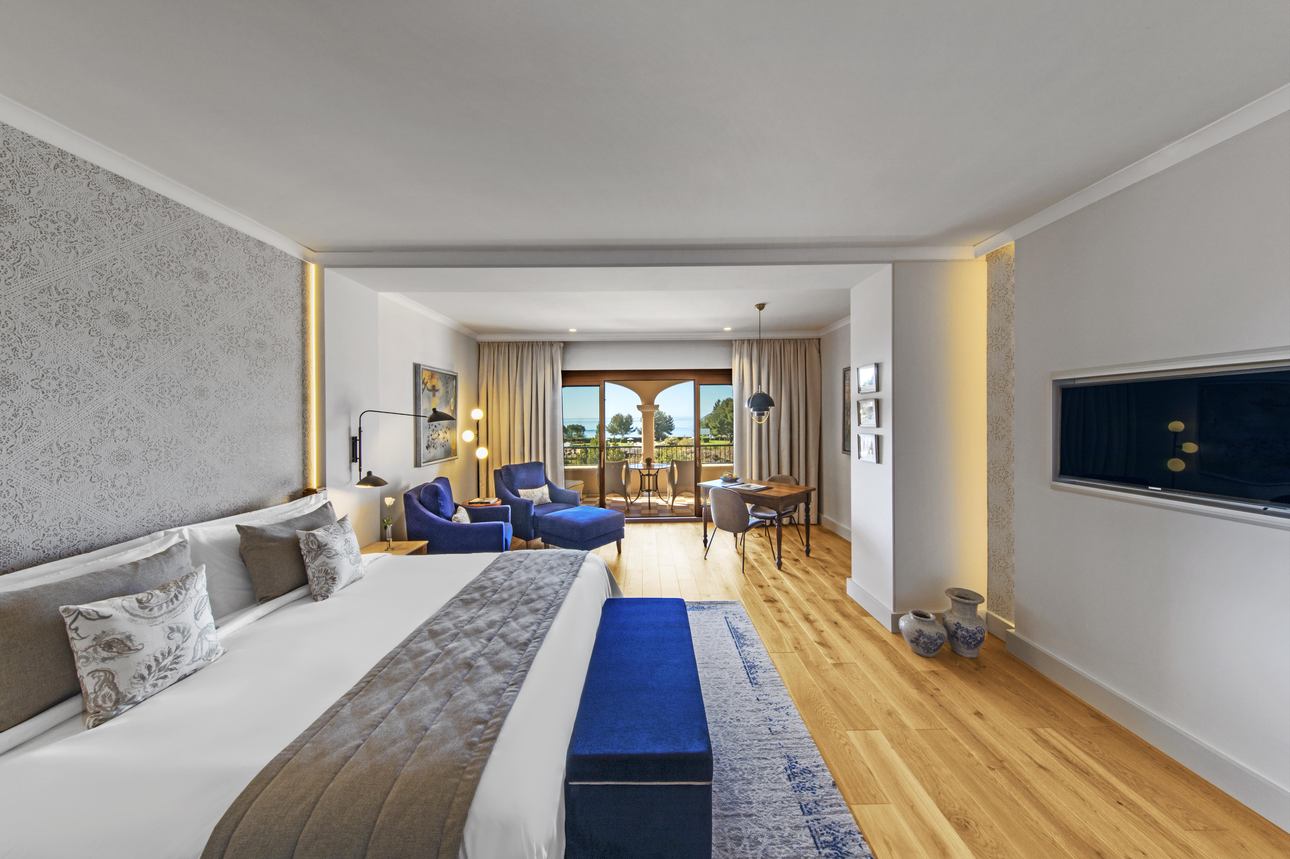 St. Regis Mardavall Mallorca Resort - Junior Suite Frontaal Zeezicht Hoofgebouw