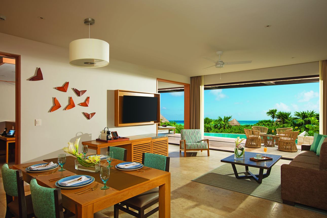 Dreams Playa Mujeres Golf & Spa Resort - Preferred Club Junior Suite Frontaal Zeezicht met plungepool