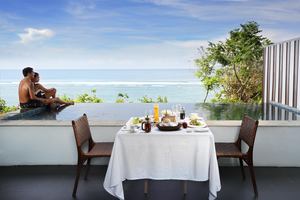 Ocean Front Honeymoon Pool Suite