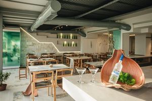Blue Carpet Luxury Suites - Restaurants/Cafes