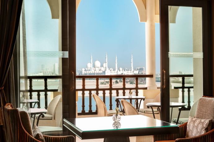 Shangri-La Hotel Qaryat Al Beri - Uitzicht