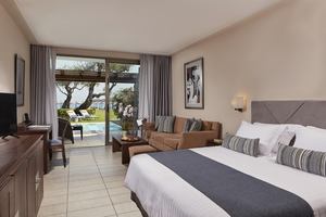 Junior Suite Bungalow Seafront met zwembad