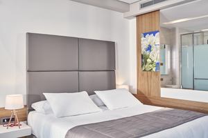Signature Pool Suite