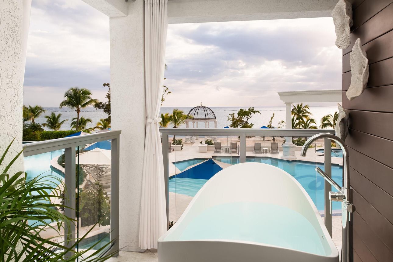 Sandals South Coast - Starlight Beachfront Luxury Room with Balcony Tranquility Soaking Tub