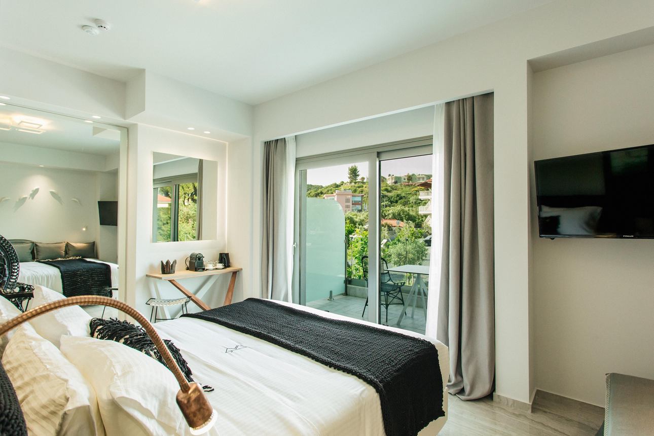 Blue Carpet Luxury Suites - Triple Suite