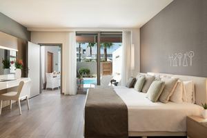 Avra Imperial - Junior Suite met privézwembad