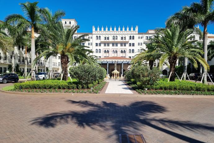 The Boca Raton - Algemeen