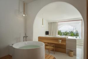 Oceanfront Pool Suite