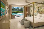 Subi Swim-up Club Level Junior Suite w/ Patio Tranquility Soaking Tub