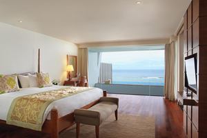 Ocean Front Pool Suite