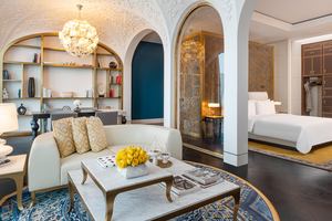 Raffles Doha - Crescent Signature Suite