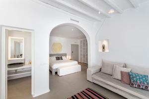 Honeymoon Jacuzzi Suite