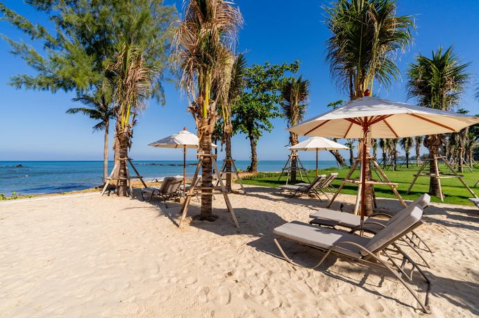 The Little Shore Khao Lak by Katathani - Strand
