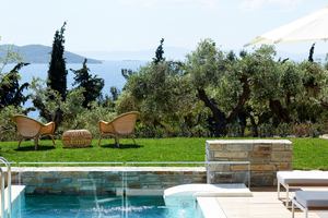 Eagles Villas - Residential 2-bedroom Pool Villa with private garden