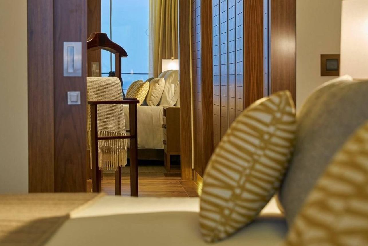 Les Suites at The Cliff Bay - Master Suite