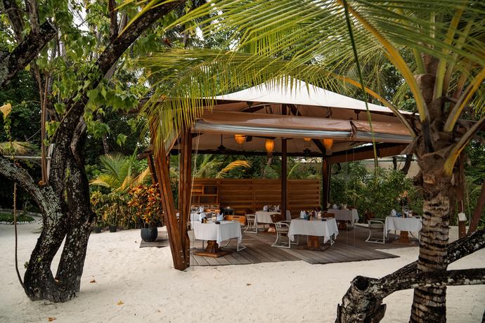 Constance Moofushi Resort - Restaurants/Cafes