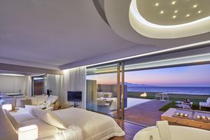 Deluxe Pool Suite