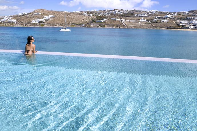 Aeonic Suites & Spa - Zwembad