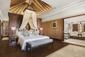 Grande Astor Presidential Suite