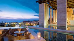 The Romanos, Costa Navarino