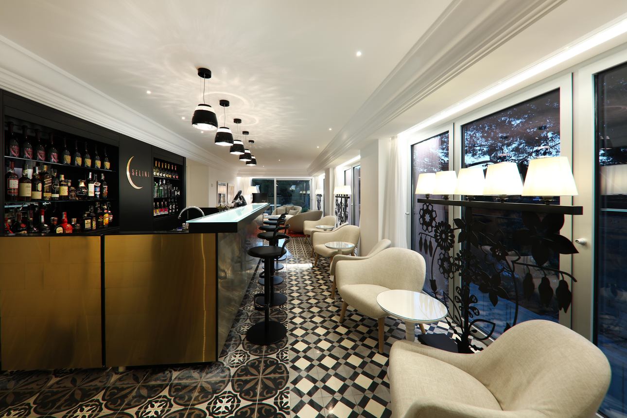Restaurants/Cafes