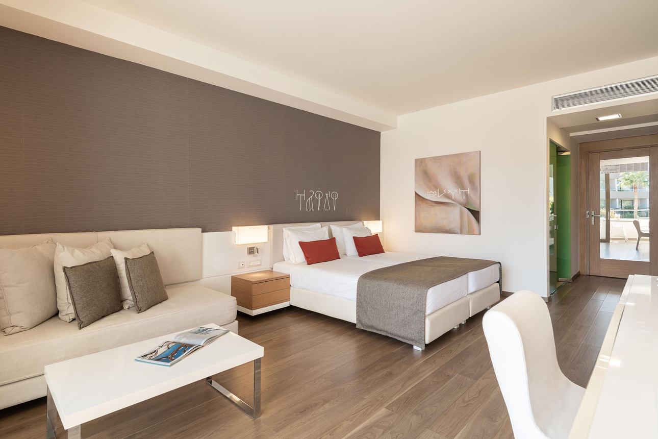 Avra Imperial - Deluxe Kamer Zwembadzicht