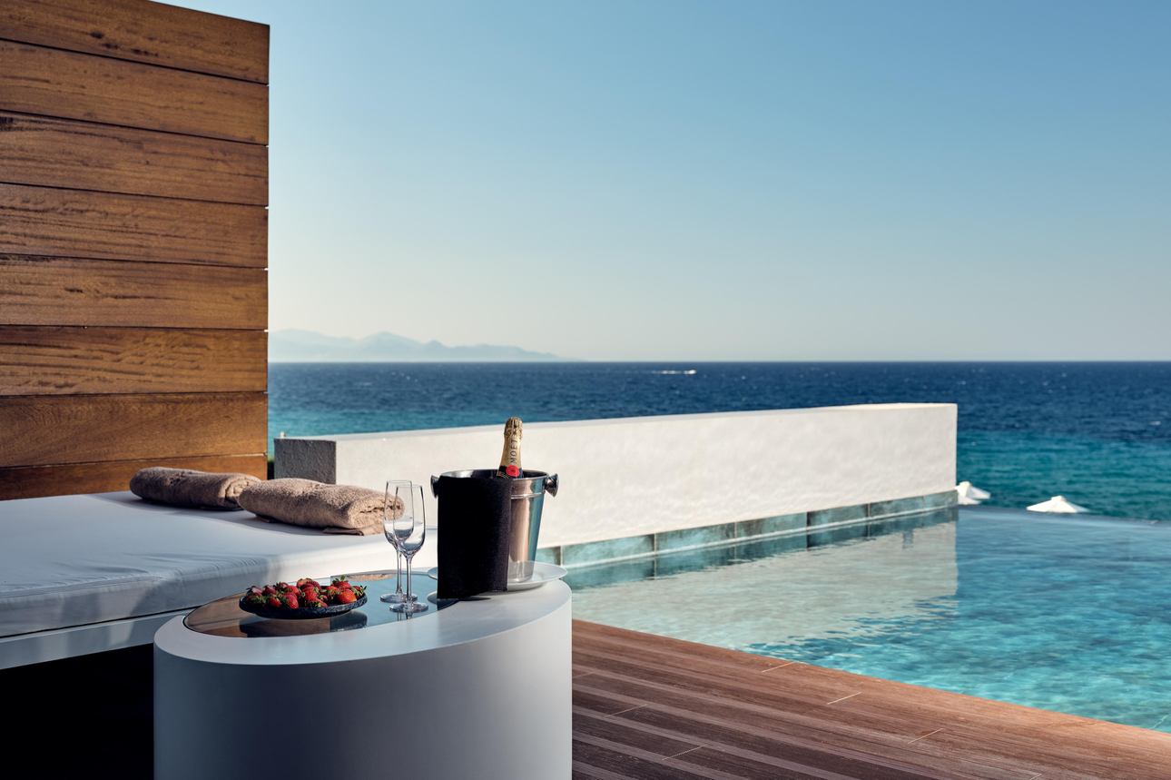 Honeymoon Sea View Suite with individual pool