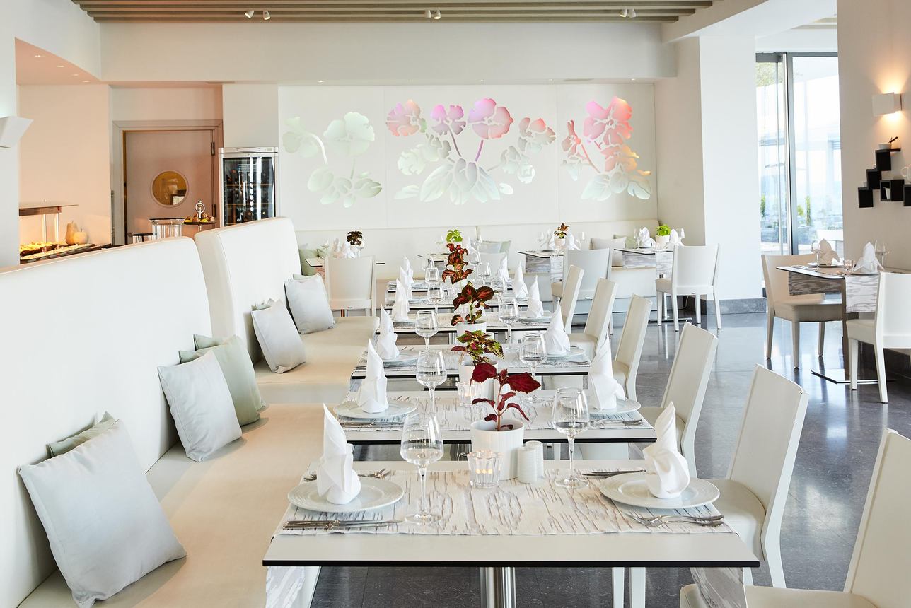 Restaurants/Cafes