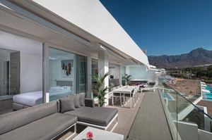 Hotel Baobab Suites - Driekamer Suite Penthouse met Jacuzzi Hotel Baobab Suites - Driekamer Suite Penthouse met Jacuzzi