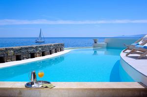 St. Nicolas Bay Resort Hotel & Villas - Club Studio Pool Zeezicht