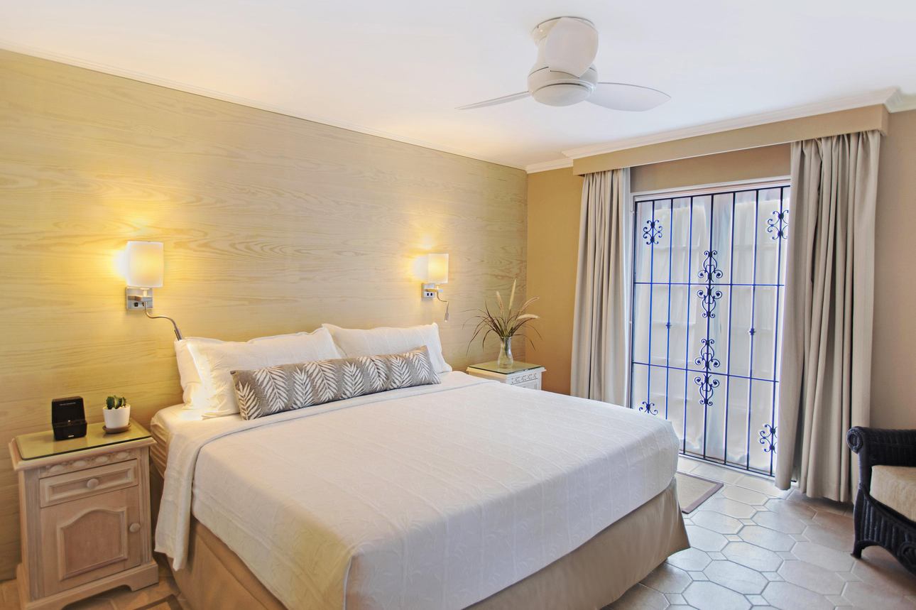Bougainvillea Beach Resort - Deluxe Suite - 1 slaapkamer