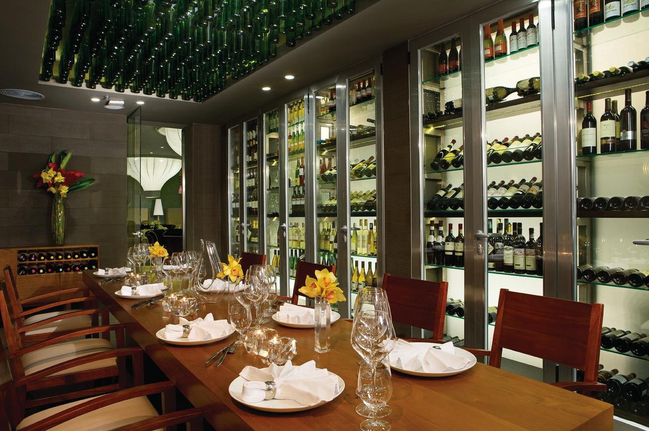 Restaurants/Cafes