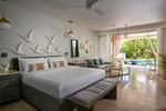 South Seas Swim-up Club Level Ultra Suite with Patio Tranquility Soaking Tub