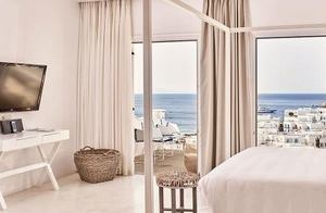 Myconian Ambassador - True White Suite met jacuzzi Myconian Ambassador - True White Suite met jacuzzi