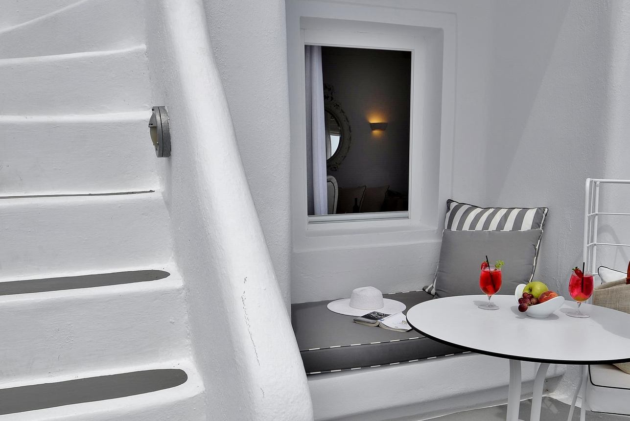 Katikies Kirini Santorini - Superior Suite Indoor jacuzzi