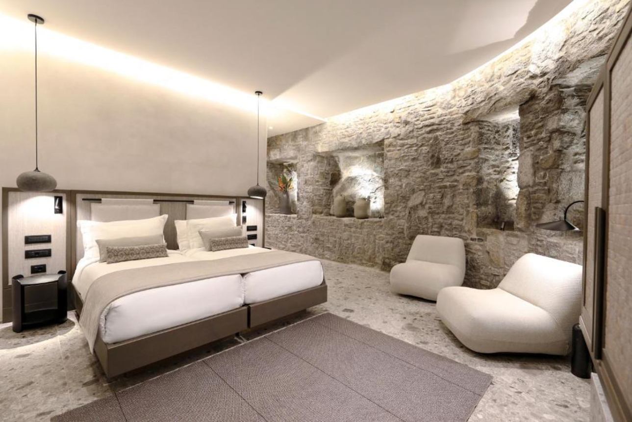 Aeonic Suites & Spa - Stone Suite Dompelbad Tuinzicht